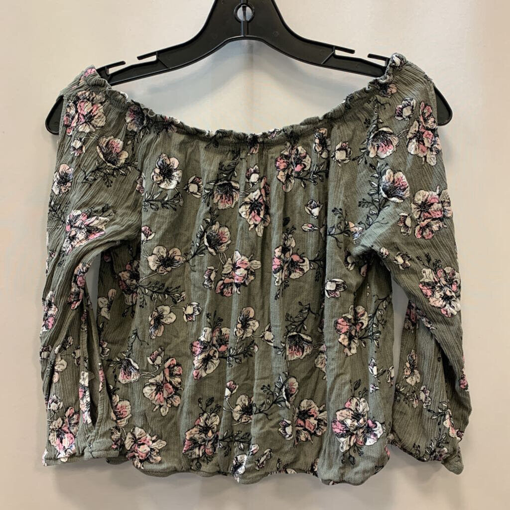 Shirt: 3/4 sleeves flowy floral pattern