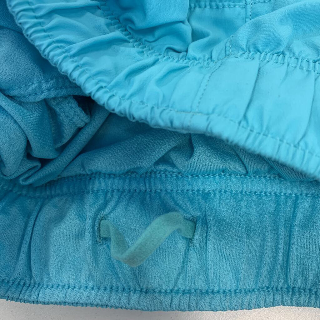 Shorts: Side pockets and built-in-brief