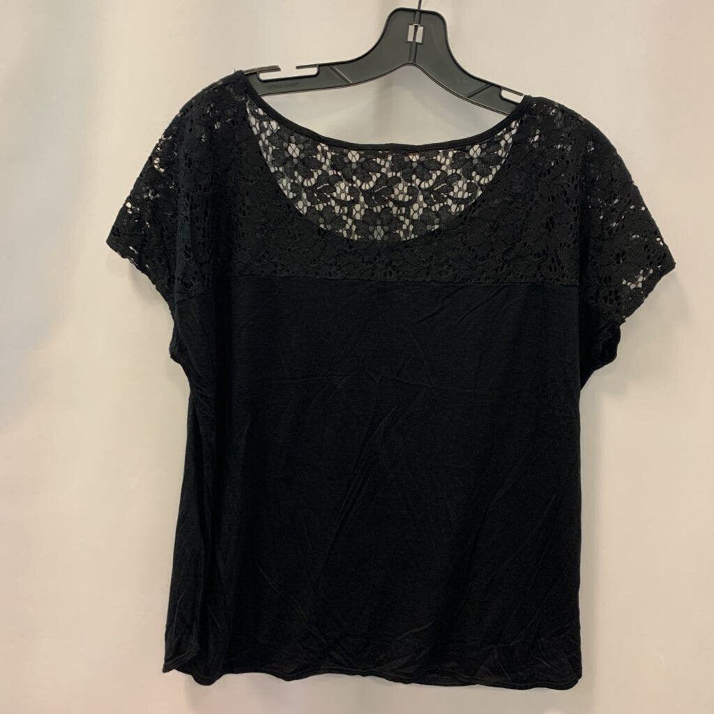 Shirt: Short Sleeve Lace Shoulder Pocket