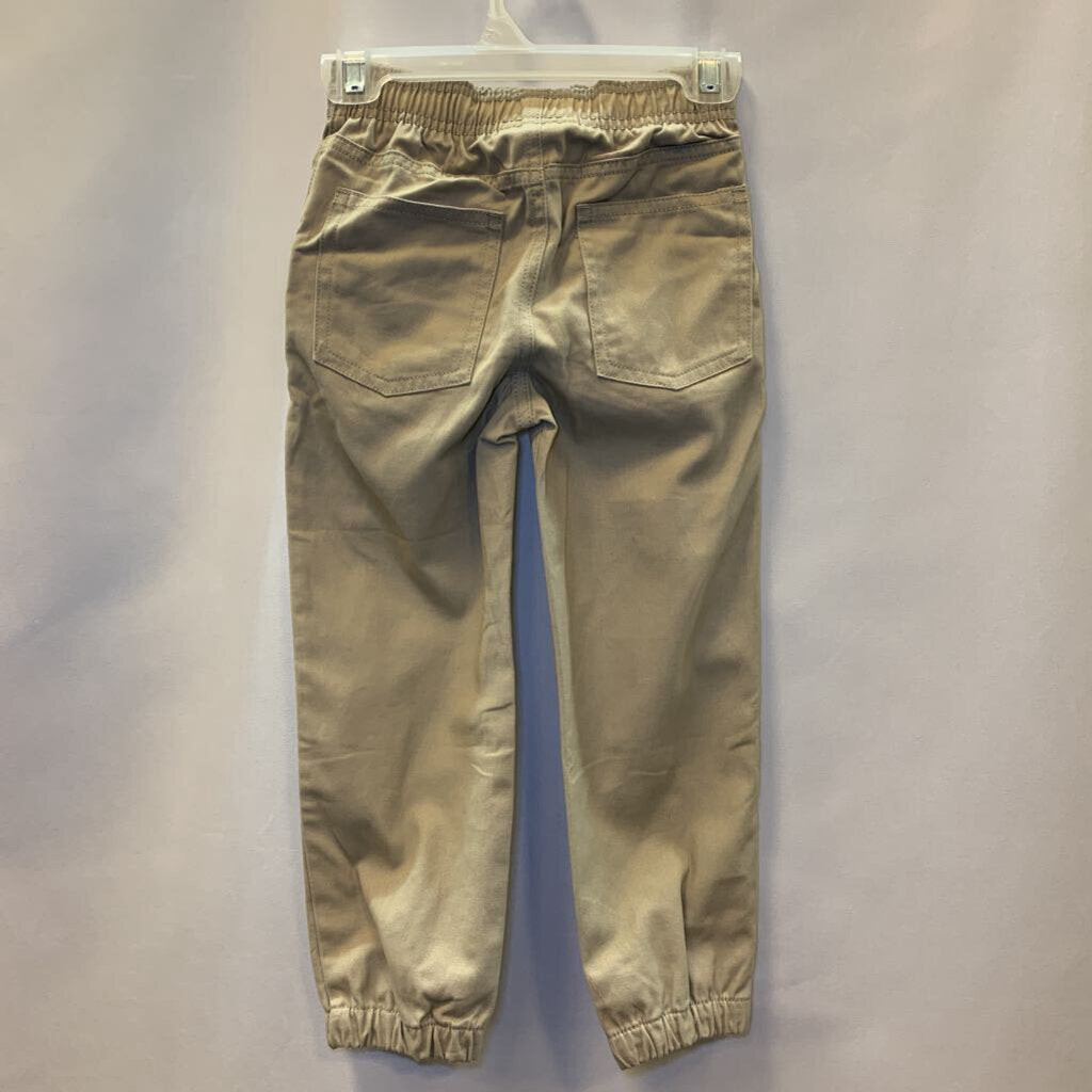 Pants: Elastic waist, side pockets