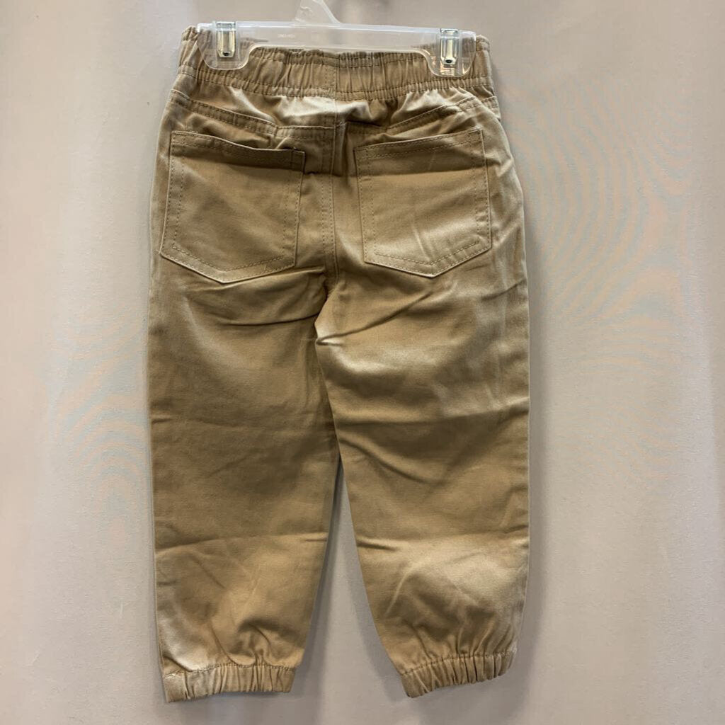 Pants: Elastic waist, side pockets