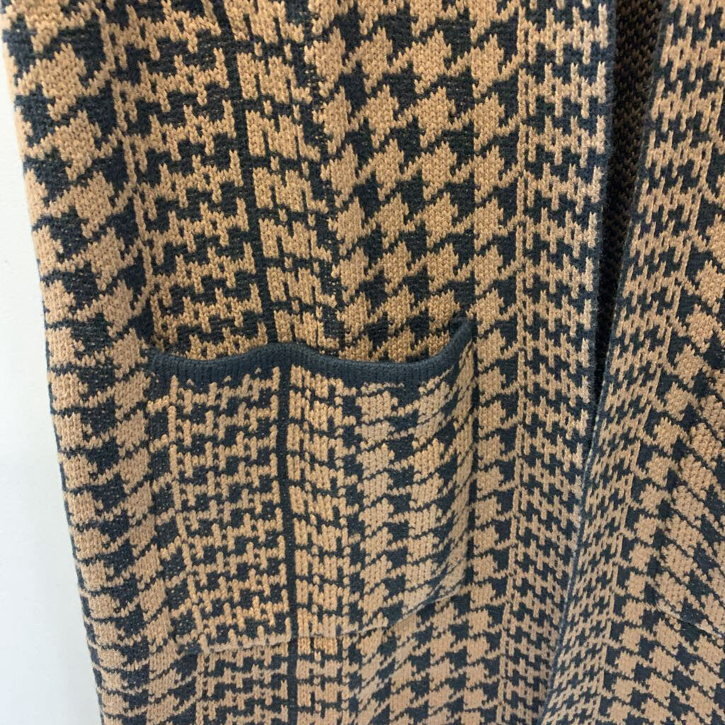 Vest: Jacquard Knit Houndstooth