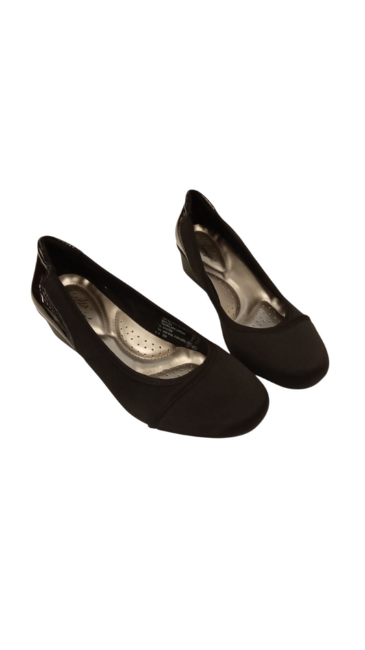 Shoes: Black Wedge