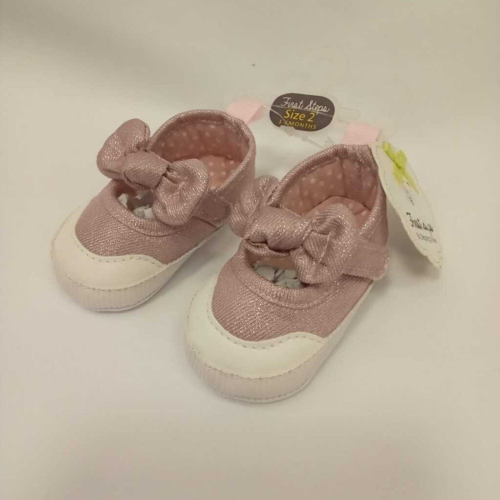 NWT shoes: velcro w/bow