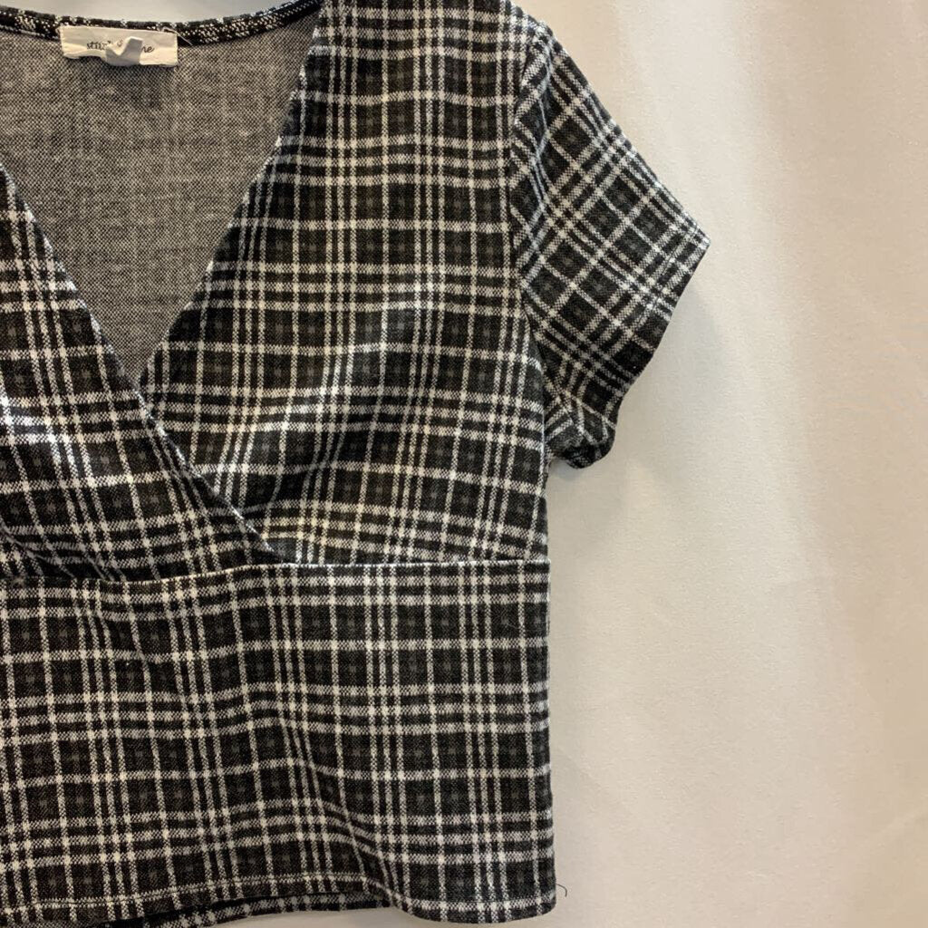 Shirt: Crop, cross front plaid