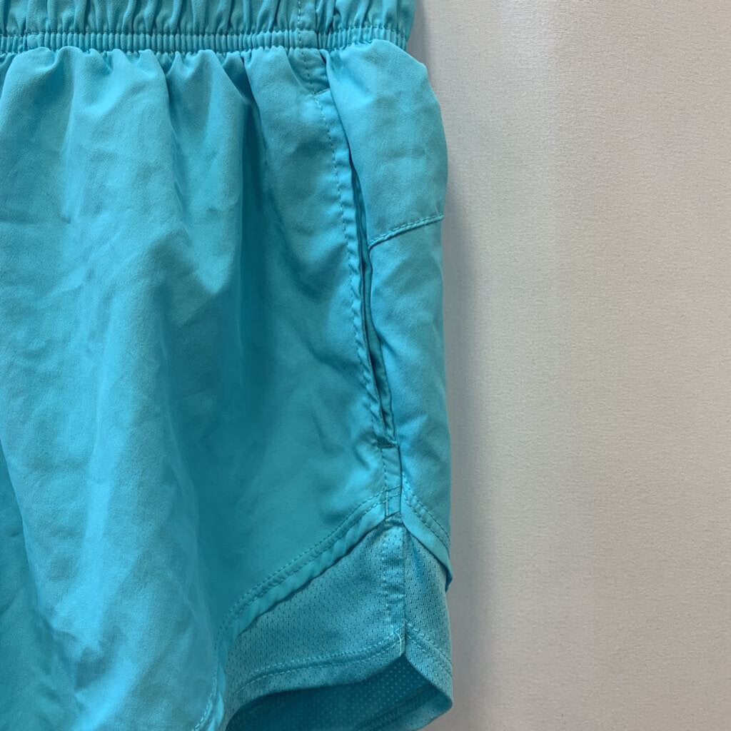 Shorts: Side pockets and built-in-brief