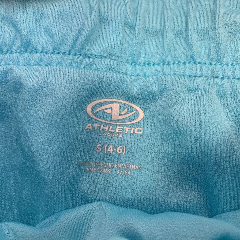 Shorts: Side pockets and built-in-brief