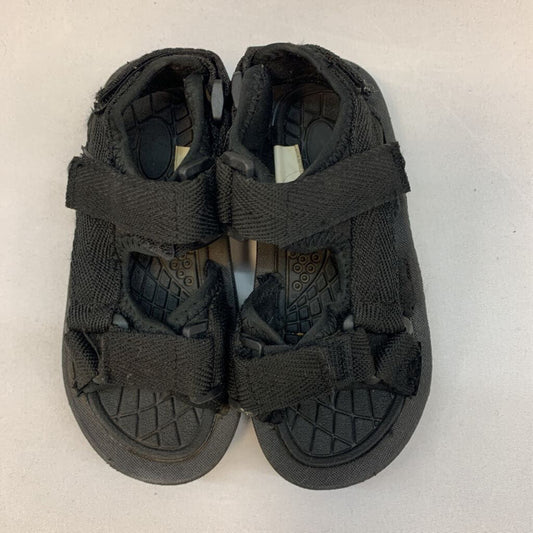 Sandals: Velcro straps