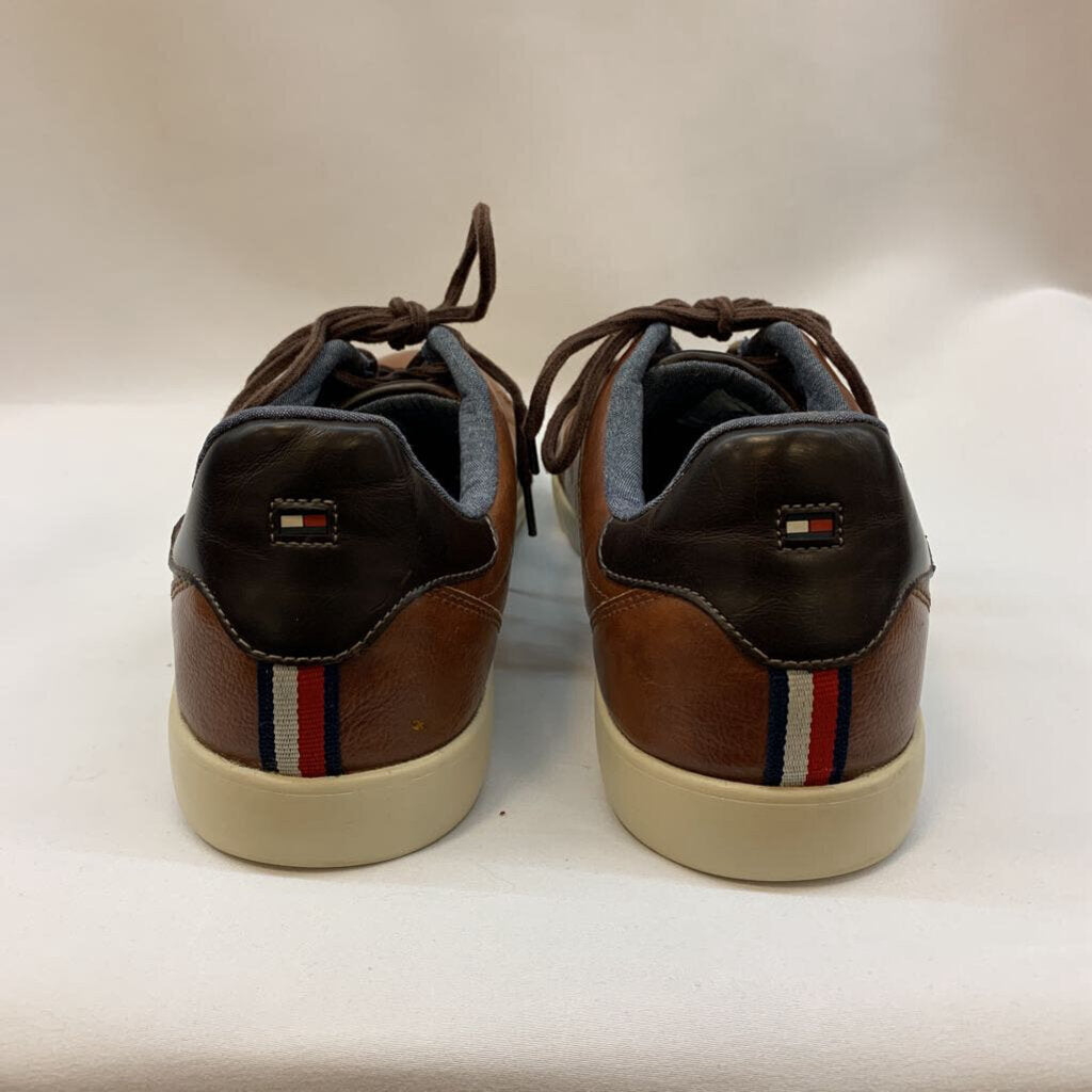 Shoes: Toris Low Top Leather Sneakers