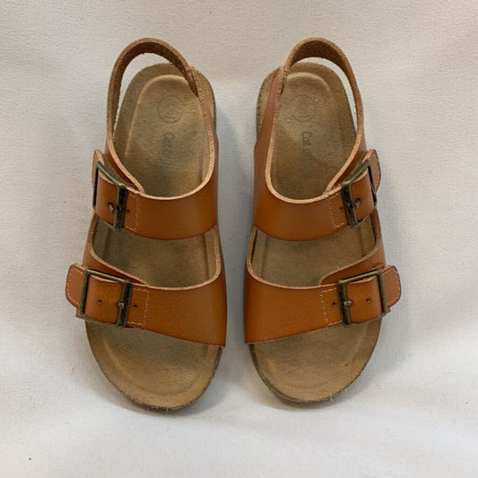 Shoes: Sandals with buckle