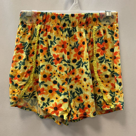 Shorts: Daisy Flowers