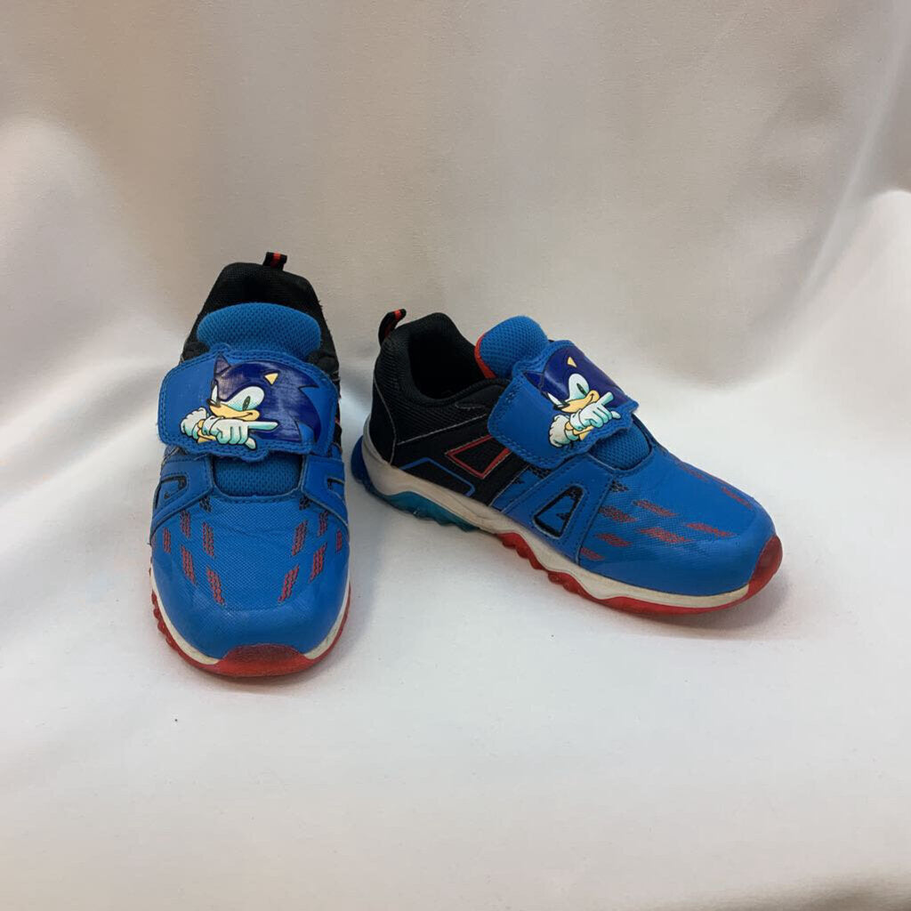 Shoes: Velcro Tennis Shoes