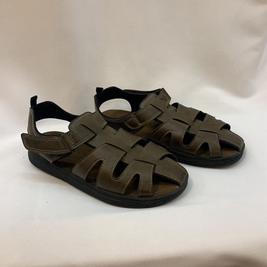Shoes: Closed Toe Sandals