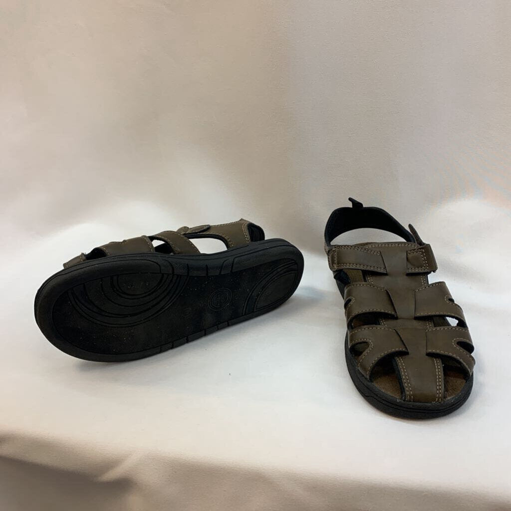 Shoes: Closed Toe Sandals