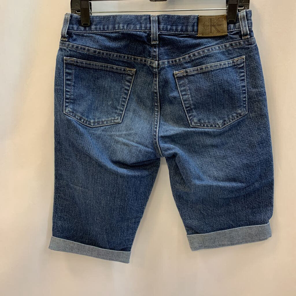 Pants: Shorts Above Knee