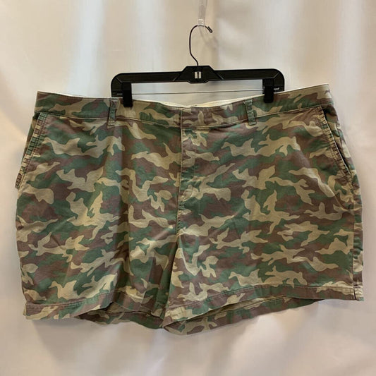 Shorts: Camo Pleated Pockets