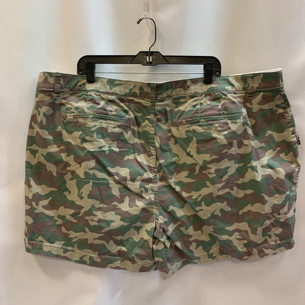 Shorts: Camo Pleated Pockets