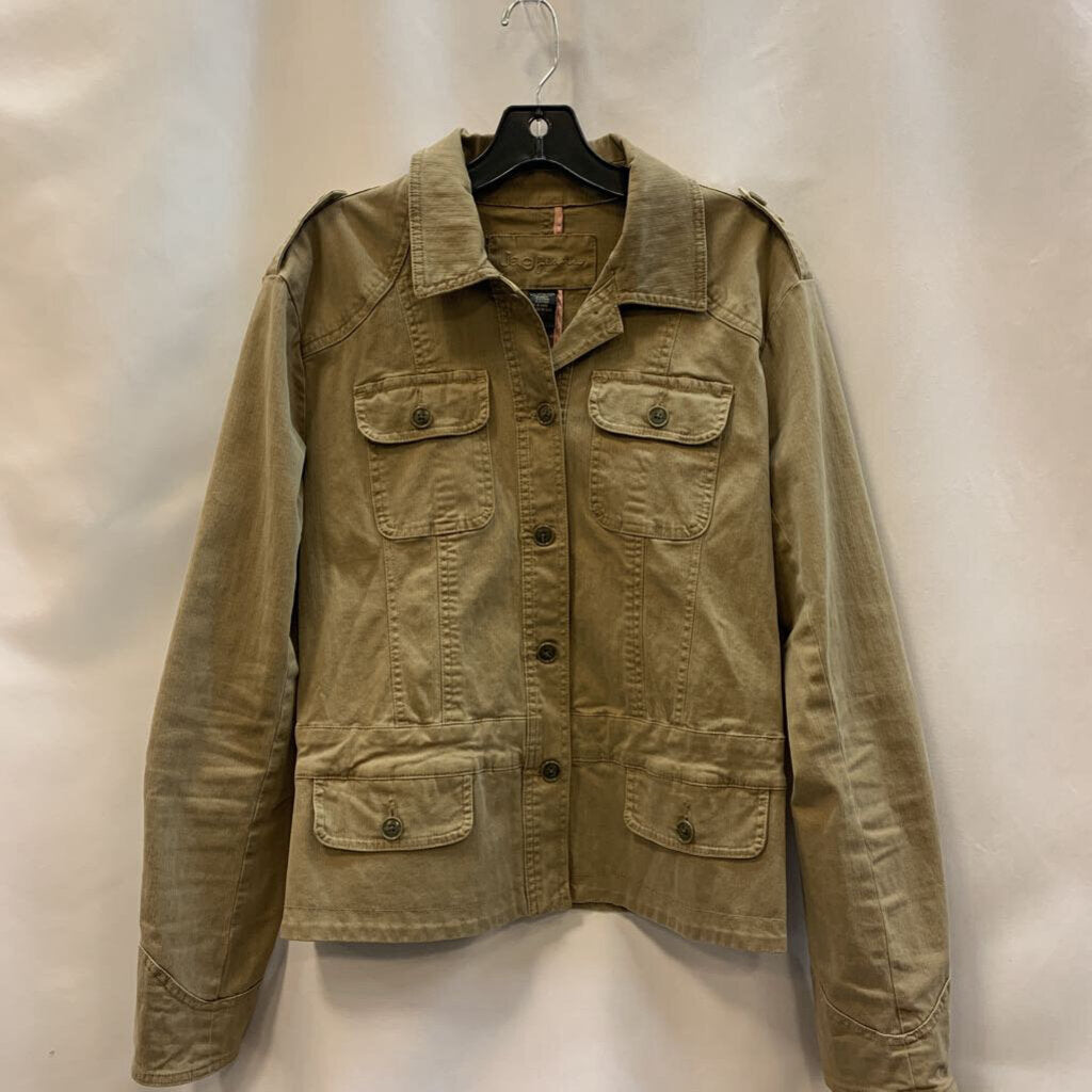 Jacket: Cargo Style Pockets