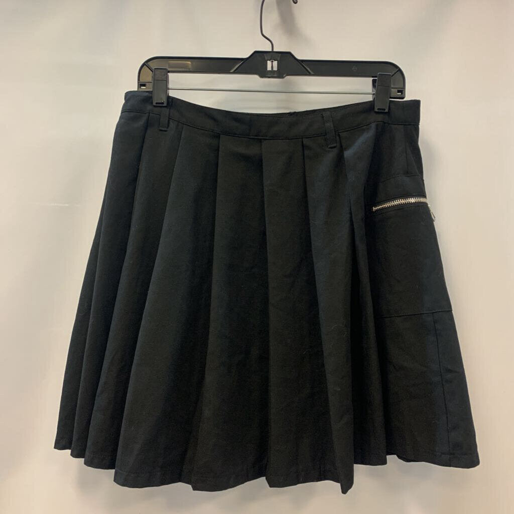 Skirt: Short Pleated Pocket