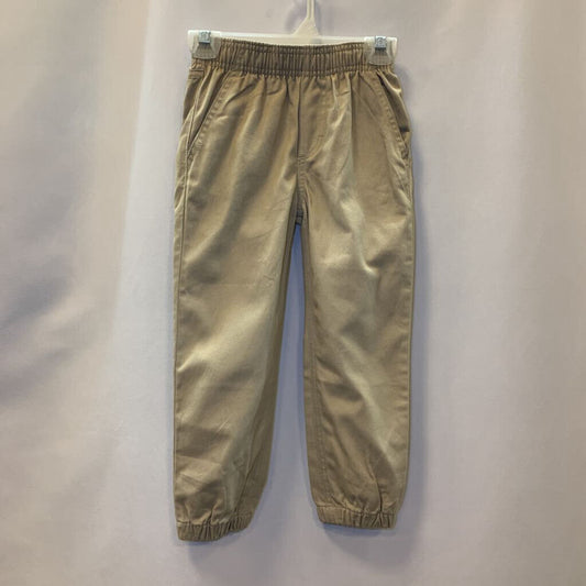 Pants: Elastic waist, side pockets