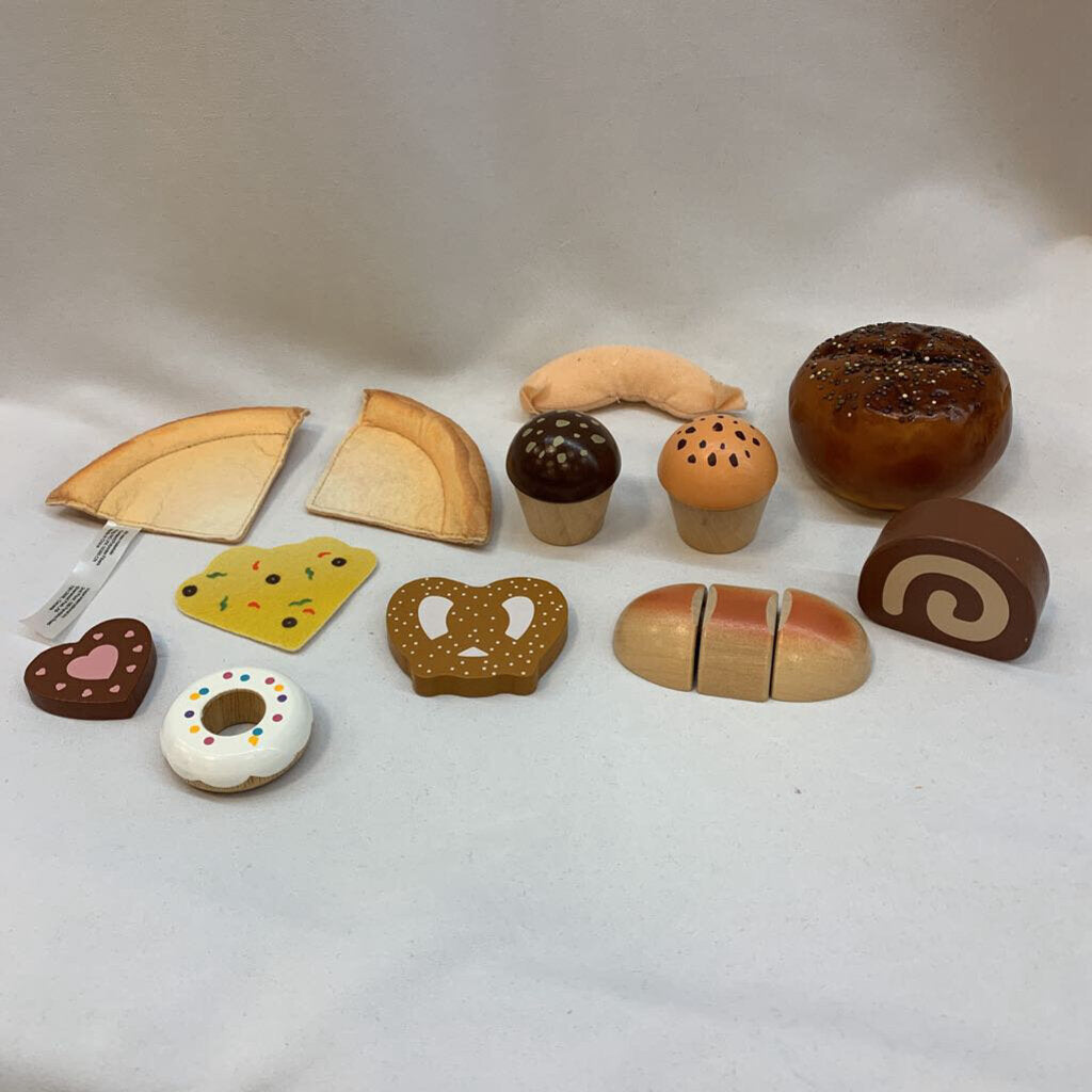 Play Kitchen: Breads & More