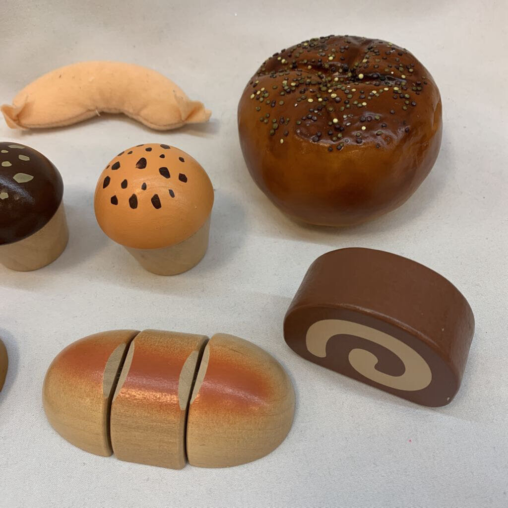 Play Kitchen: Breads & More