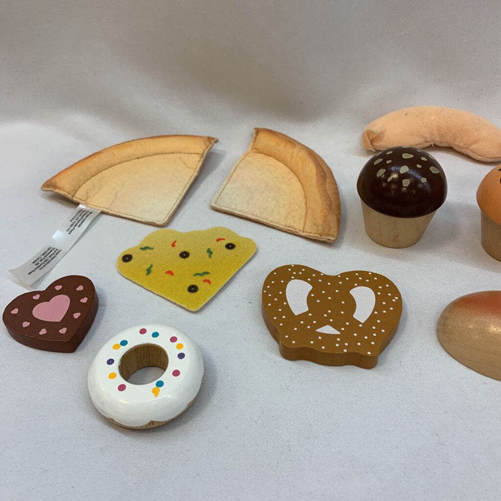 Play Kitchen: Breads & More