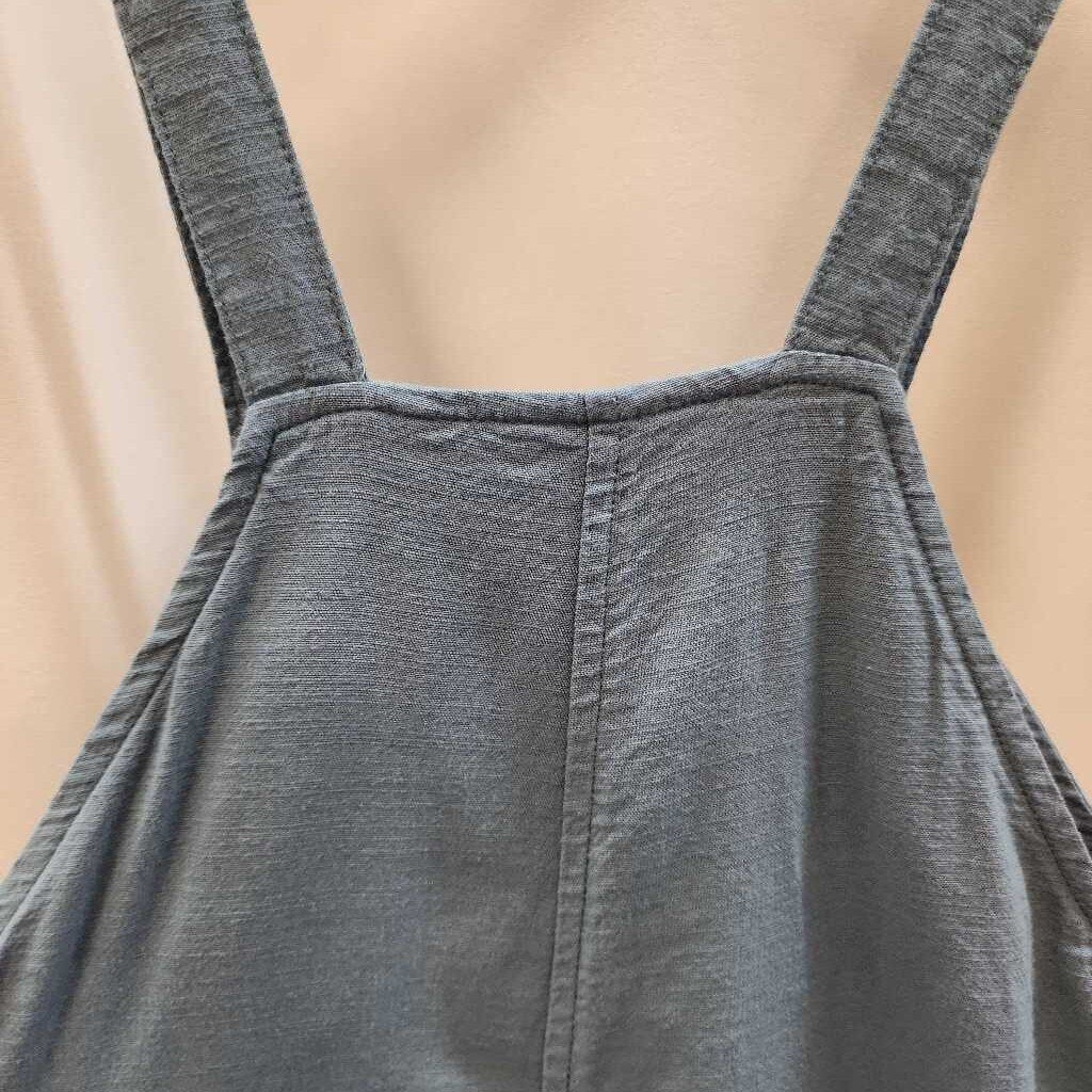 Overalls: Side pockets