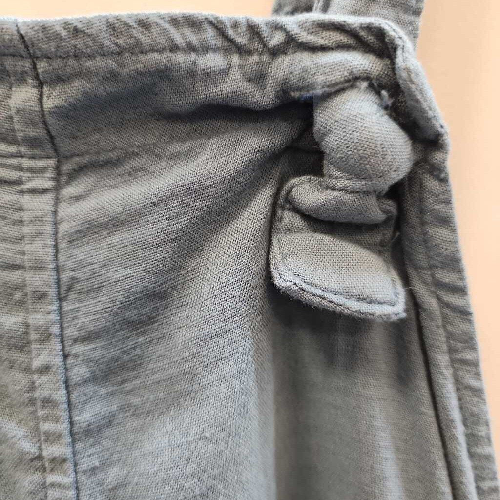 Overalls: Side pockets
